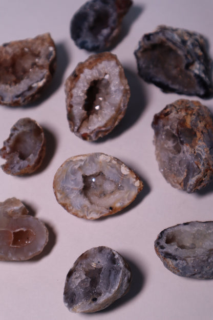 Agate Geode: A captivating and unique crystal formation, is celebrated for its inner beauty concealed within its rough exterior.