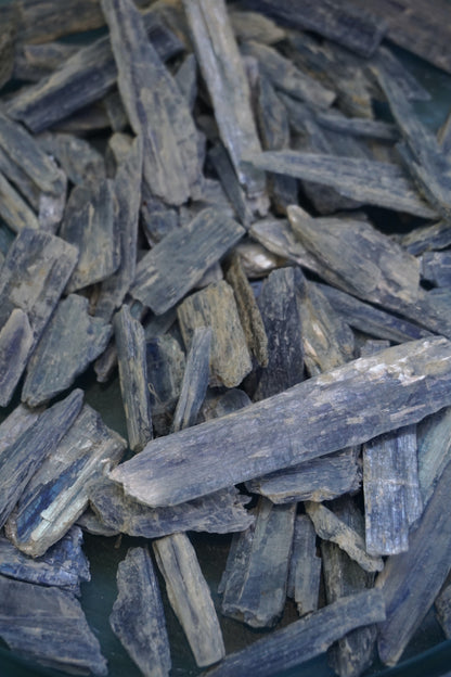 Blue Kyanite: A wonderful meditation and healing stone. It will never hold negative vibrations or energy therefore will never require cleansing.
