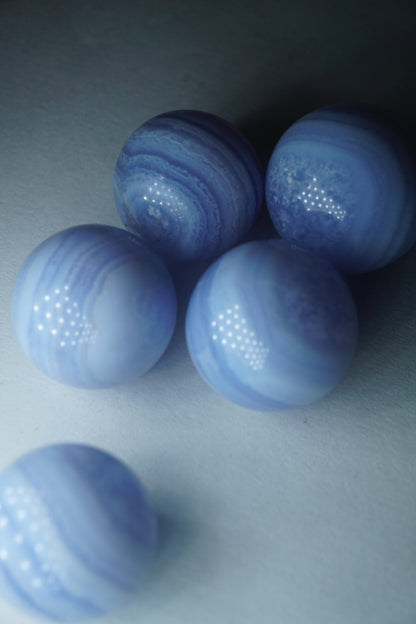 Blue Lace Agate: A highly cooling and relaxing stone, empowering one with a sense of serenity and calmness.