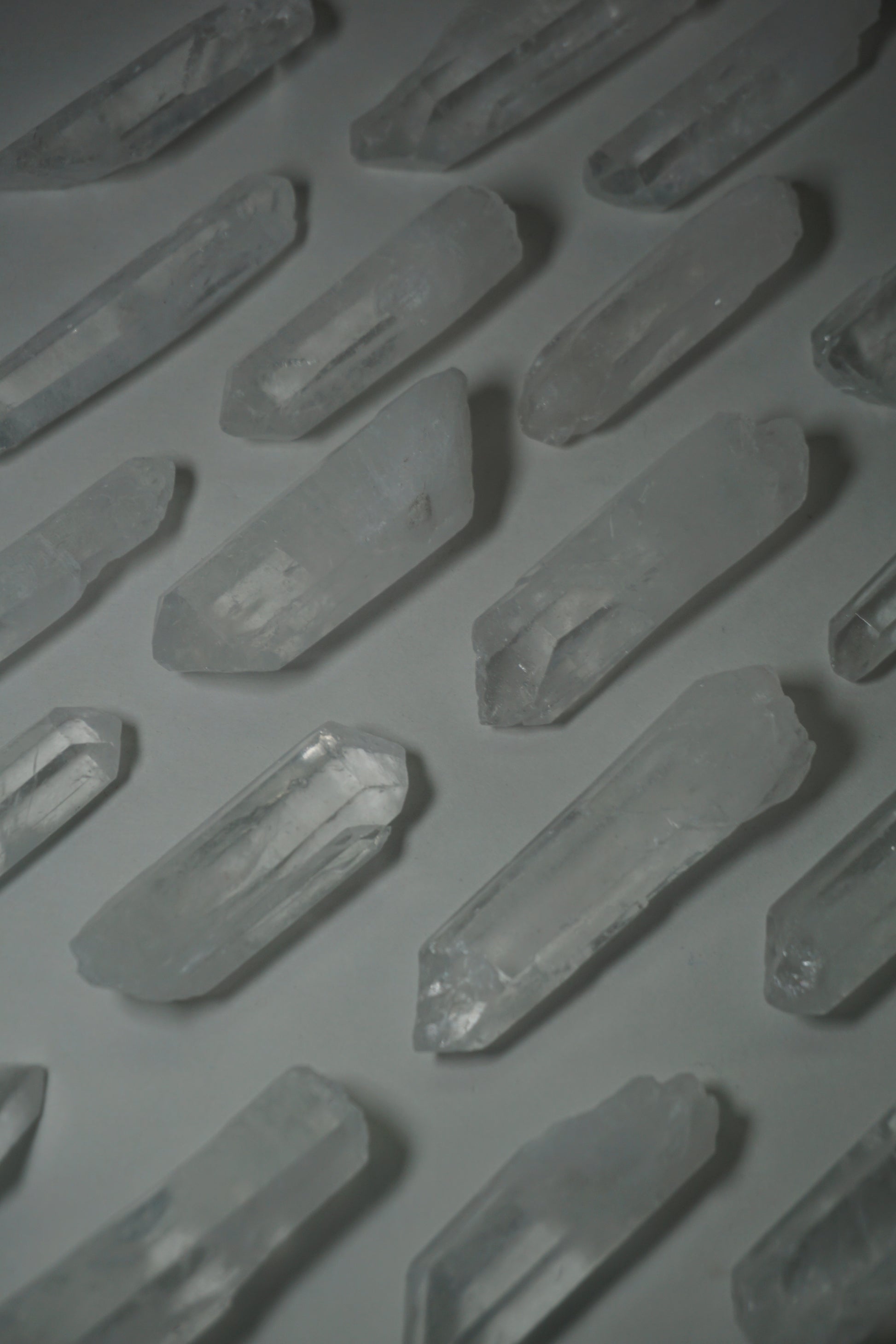 Clear Quartz: A universally revered and versatile crystal, is celebrated for its pure and transparent appearance. As a powerful amplifier of energy, Clear Quartz is believed to enhance intention-setting, manifestation, and the properties of other crystals.