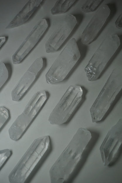 Clear Quartz: A universally revered and versatile crystal, is celebrated for its pure and transparent appearance. As a powerful amplifier of energy, Clear Quartz is believed to enhance intention-setting, manifestation, and the properties of other crystals.