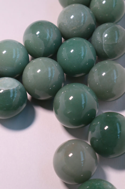 Green Aventurine: A radiant and soothing crystal, is celebrated for its vibrant green color and its ability to attract luck, abundance, and positivity.