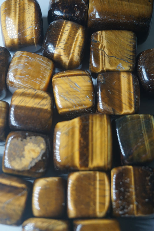 Tiger's Eye: Well-known for its grounding and protecting characteristics. It is thought to repel bad energy, boost self-confidence, and promote mental clarity. It is also utilized to attract wealth and success.